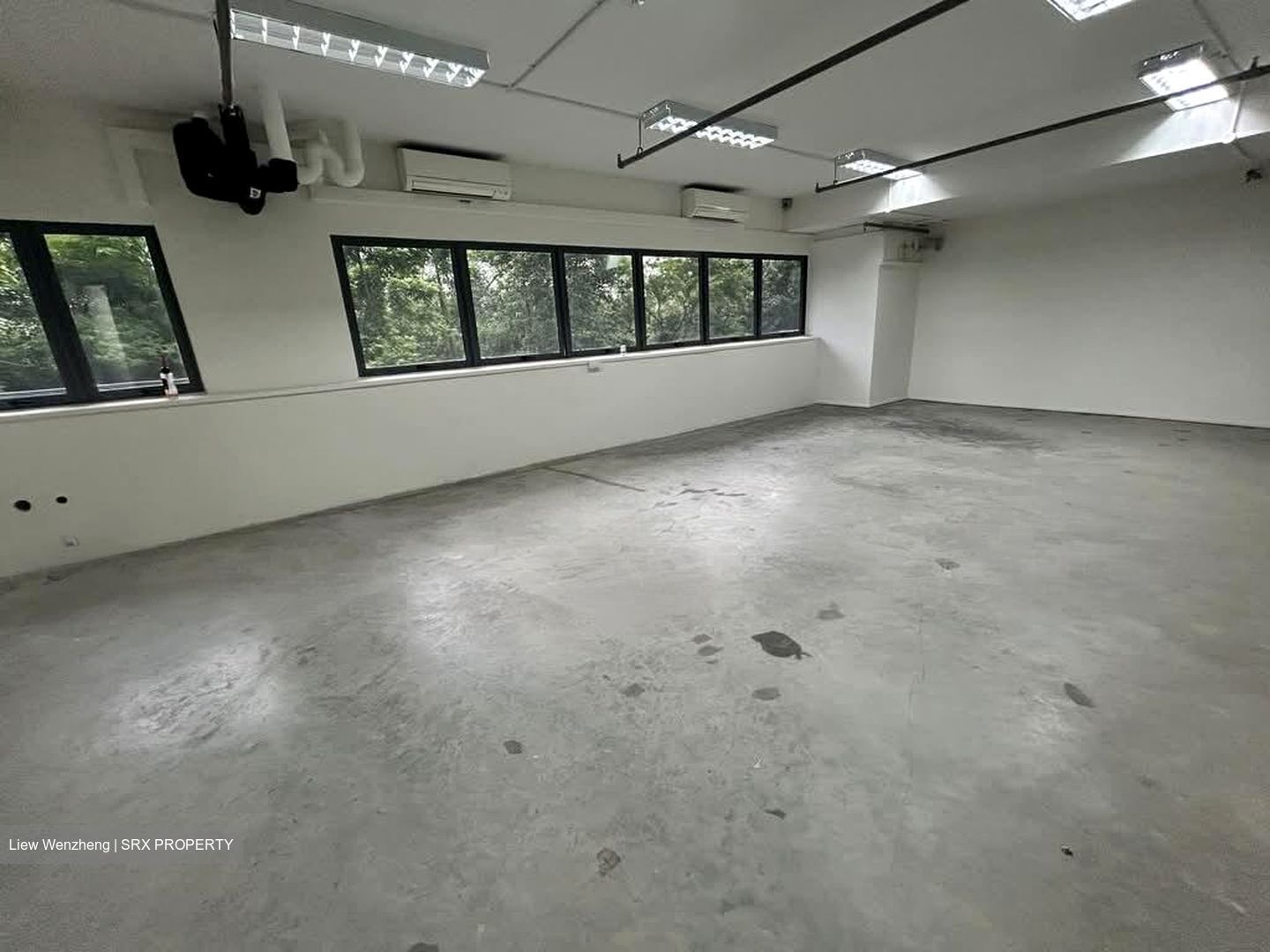 Carros Centre (D25), Factory #589181251